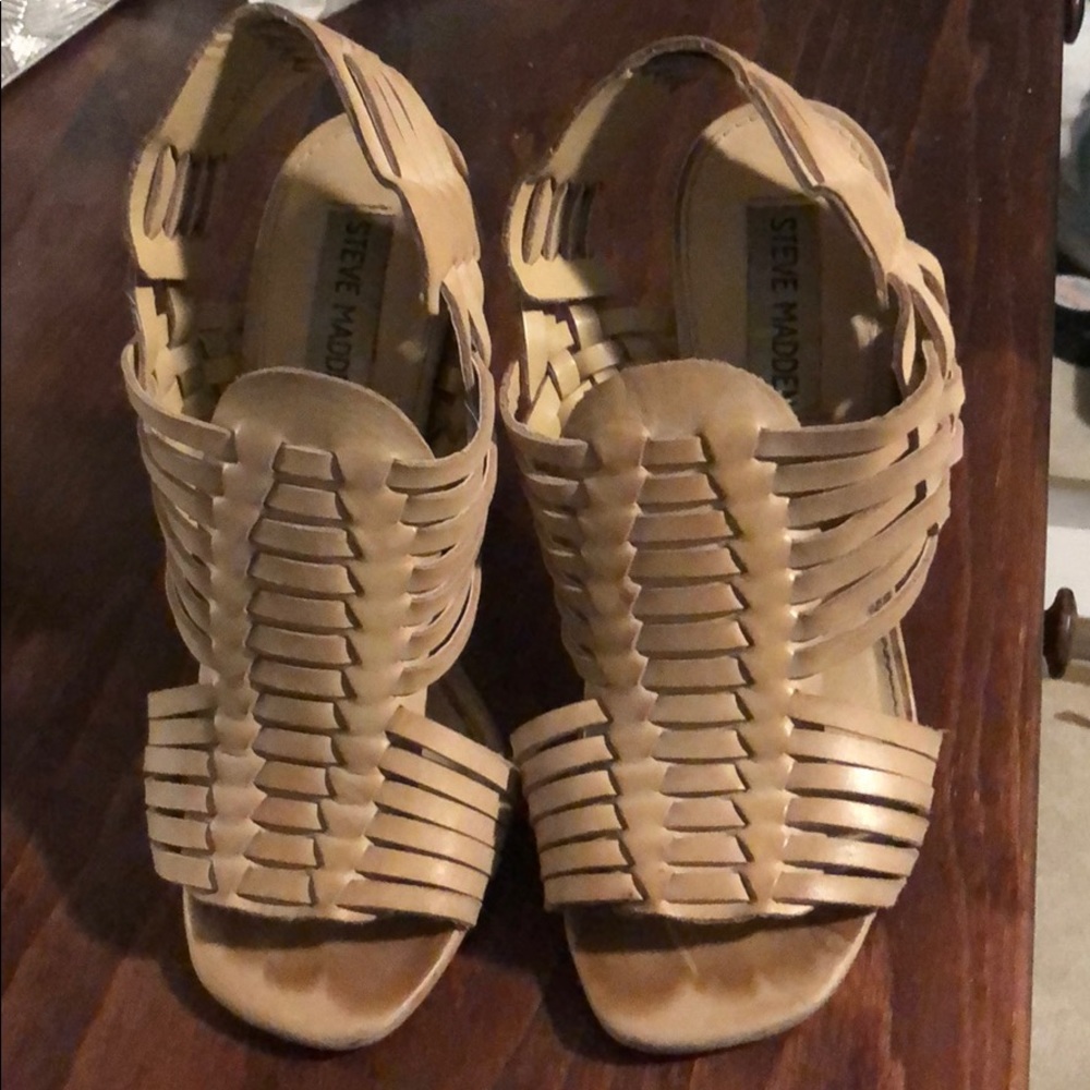 Sale! 🎉🎊 Steve Madden caged heel